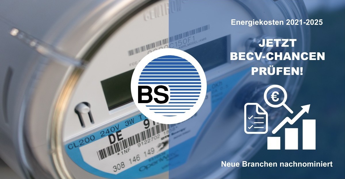 Energie-Infografik „Energiekosten 2021–2025“ mit Kreis-Logo „BS“ und Aufruf „Jetzt BECV-CHANCEN prüfen!“ sowie Symbolen für Dokument und steigende Diagrammkurve